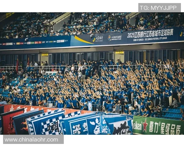 足球明星挑战互动视频引发热潮粉丝参与感爆棚尽享精彩瞬间